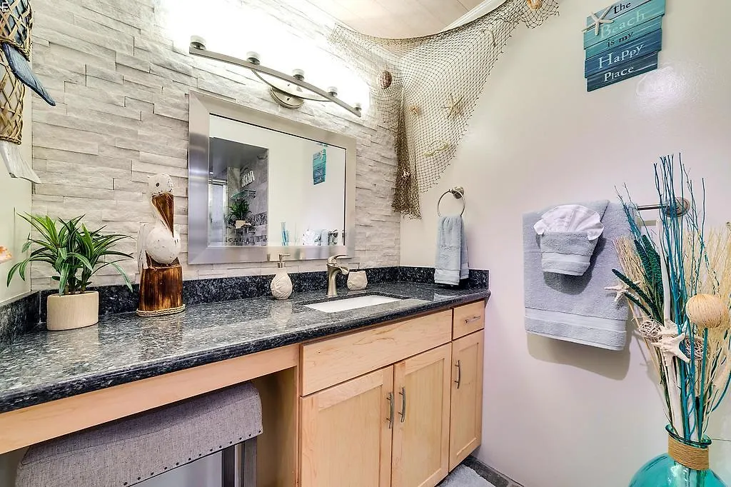 Central Waikiki Luxury Penthouse Honolulu Apartment