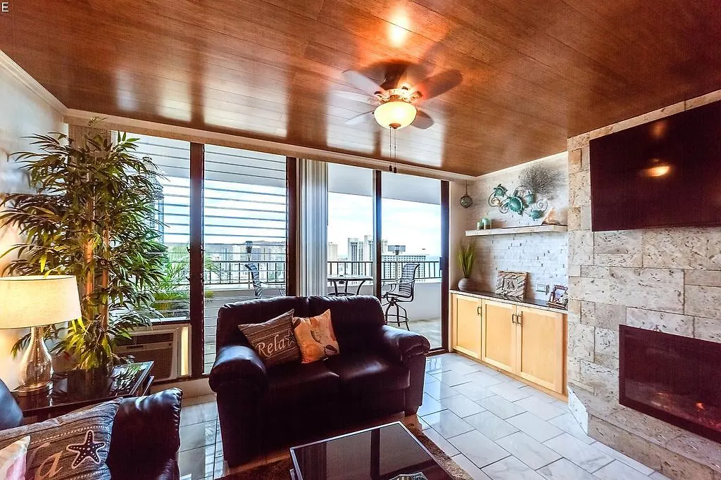 Central Waikiki Luxury Penthouse Honolulu Apartment