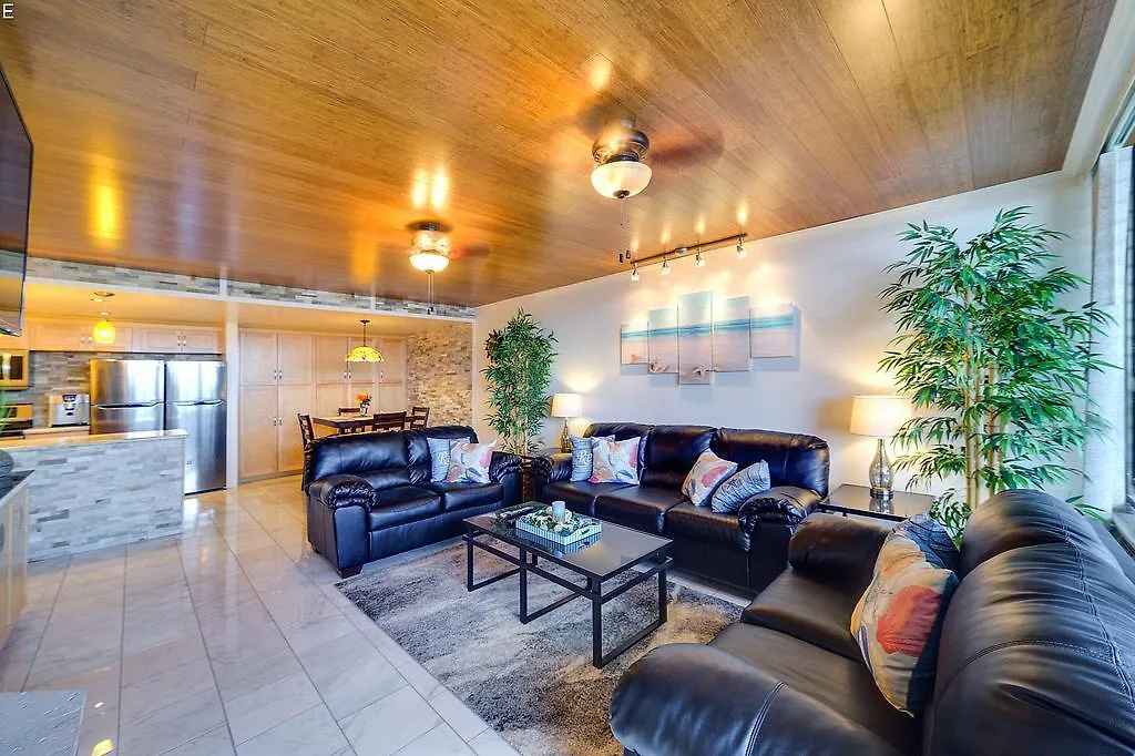 Central Waikiki Luxury Penthouse Honolulu Apartment