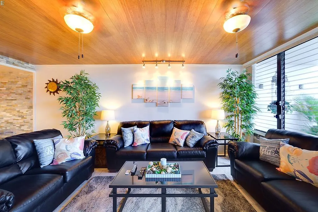 Central Waikiki Luxury Penthouse Honolulu