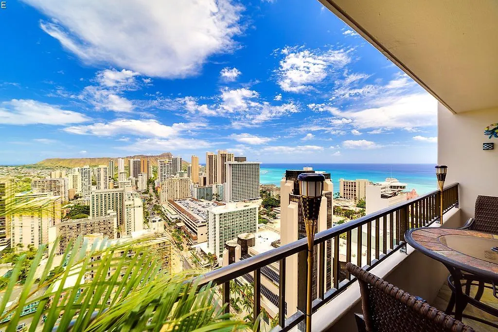 Central Waikiki Luxury Penthouse location
